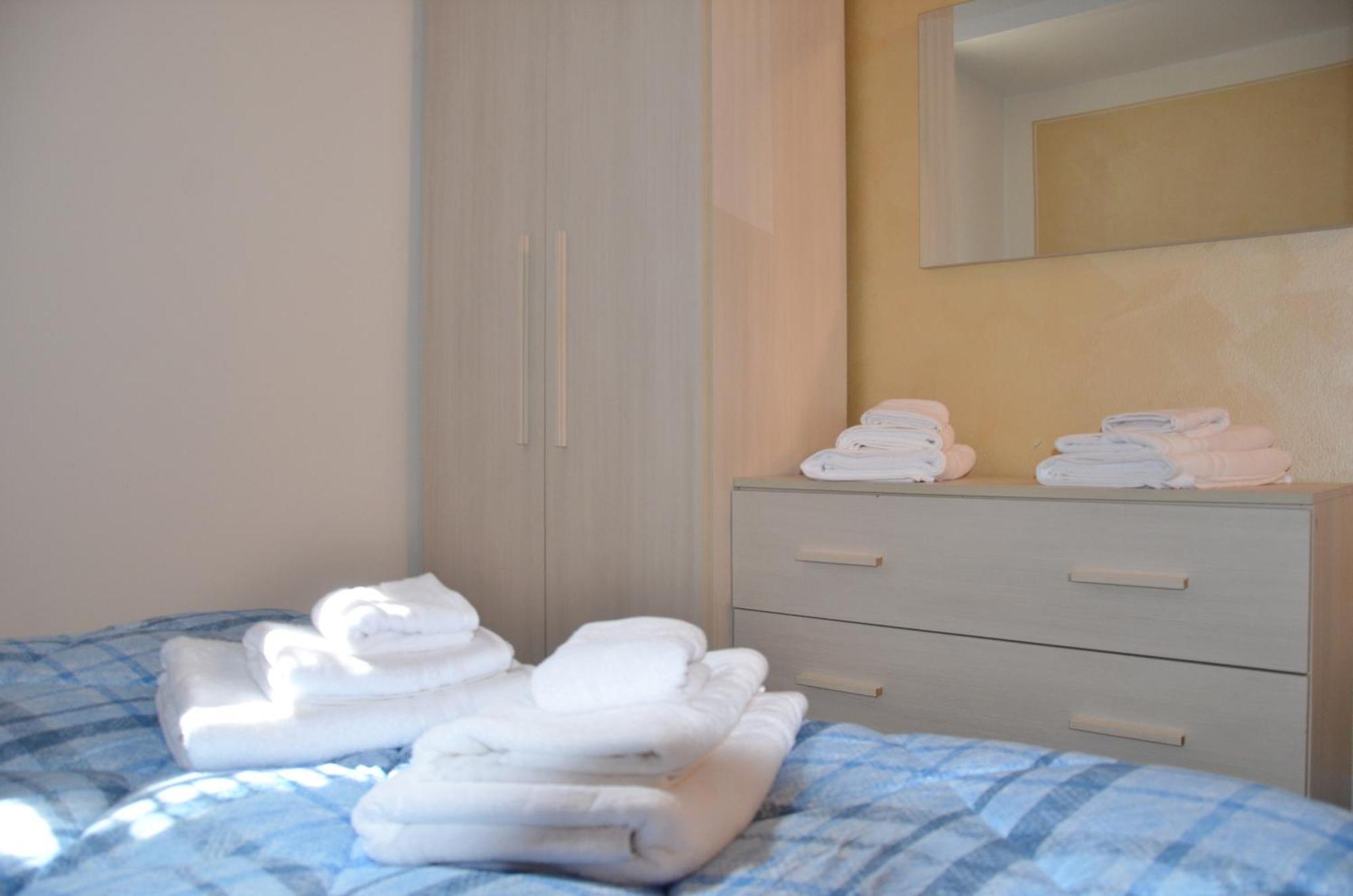 Quarzo Blu Apartment Паратико Екстериор снимка