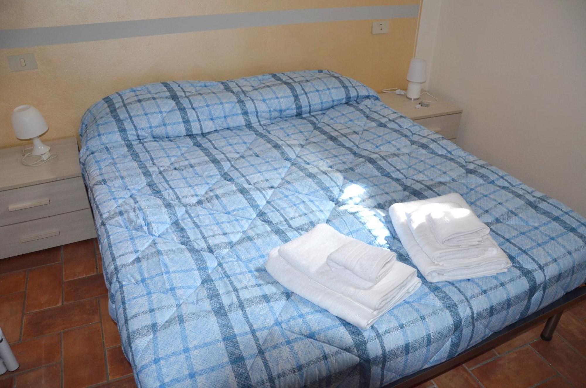 Quarzo Blu Apartment Паратико Екстериор снимка