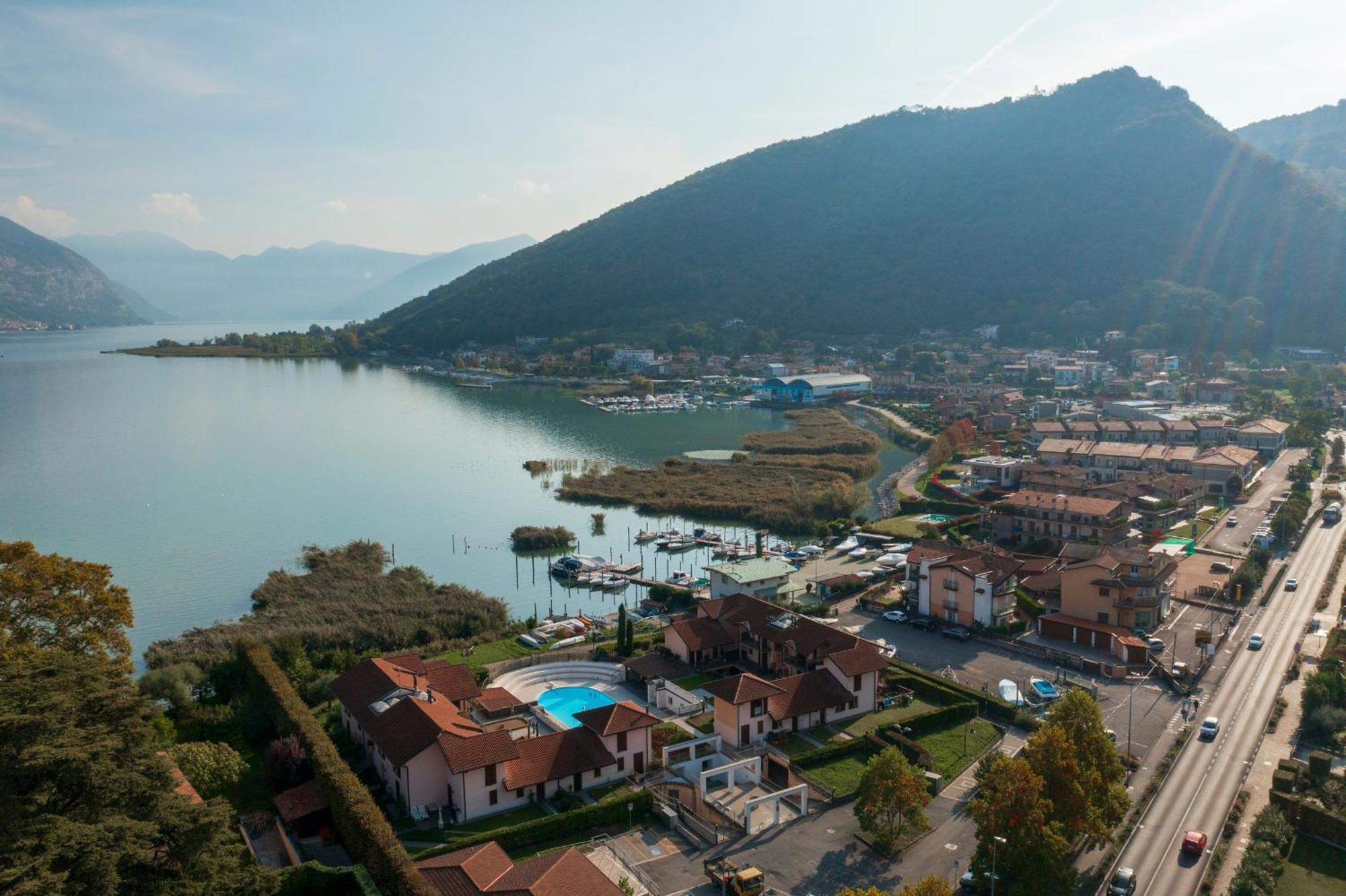 Quarzo Blu Apartment Паратико Екстериор снимка